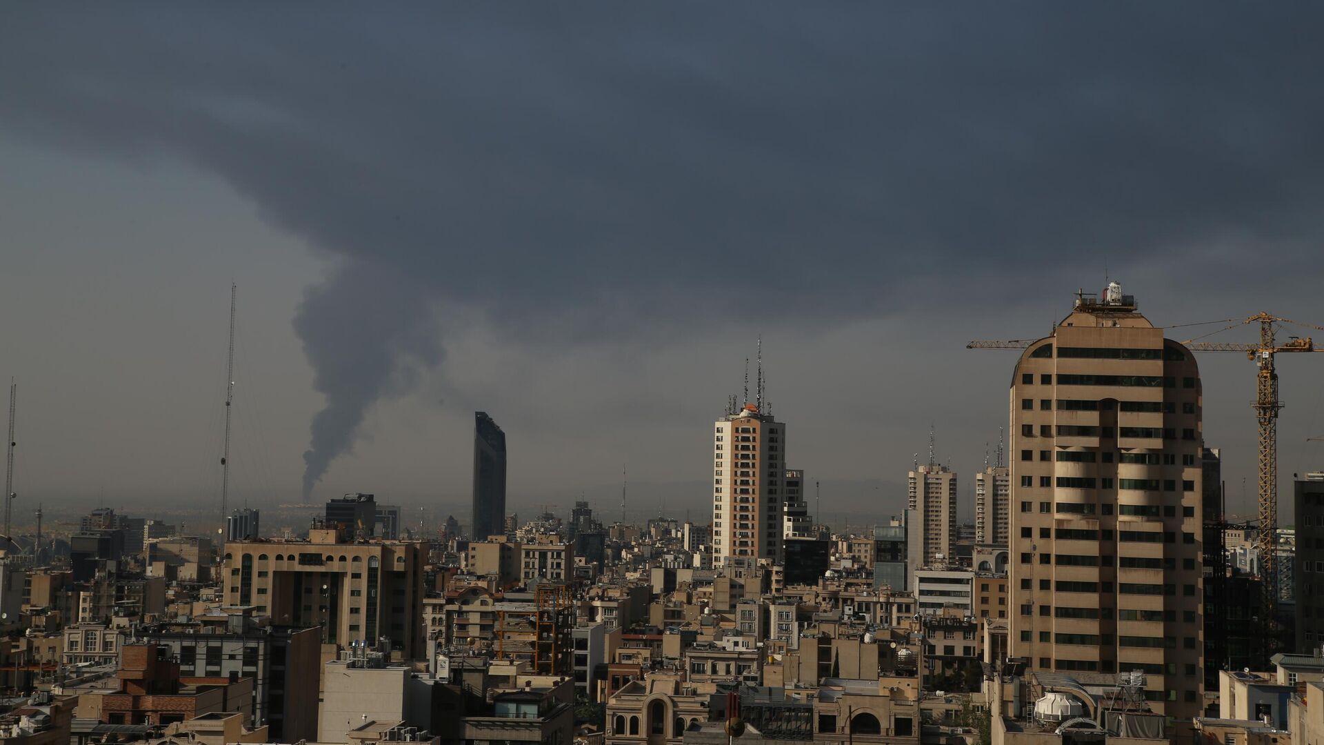 Дым после атаки Израиля в Тегеране - РИА Новости, 1920, 24.06.2025