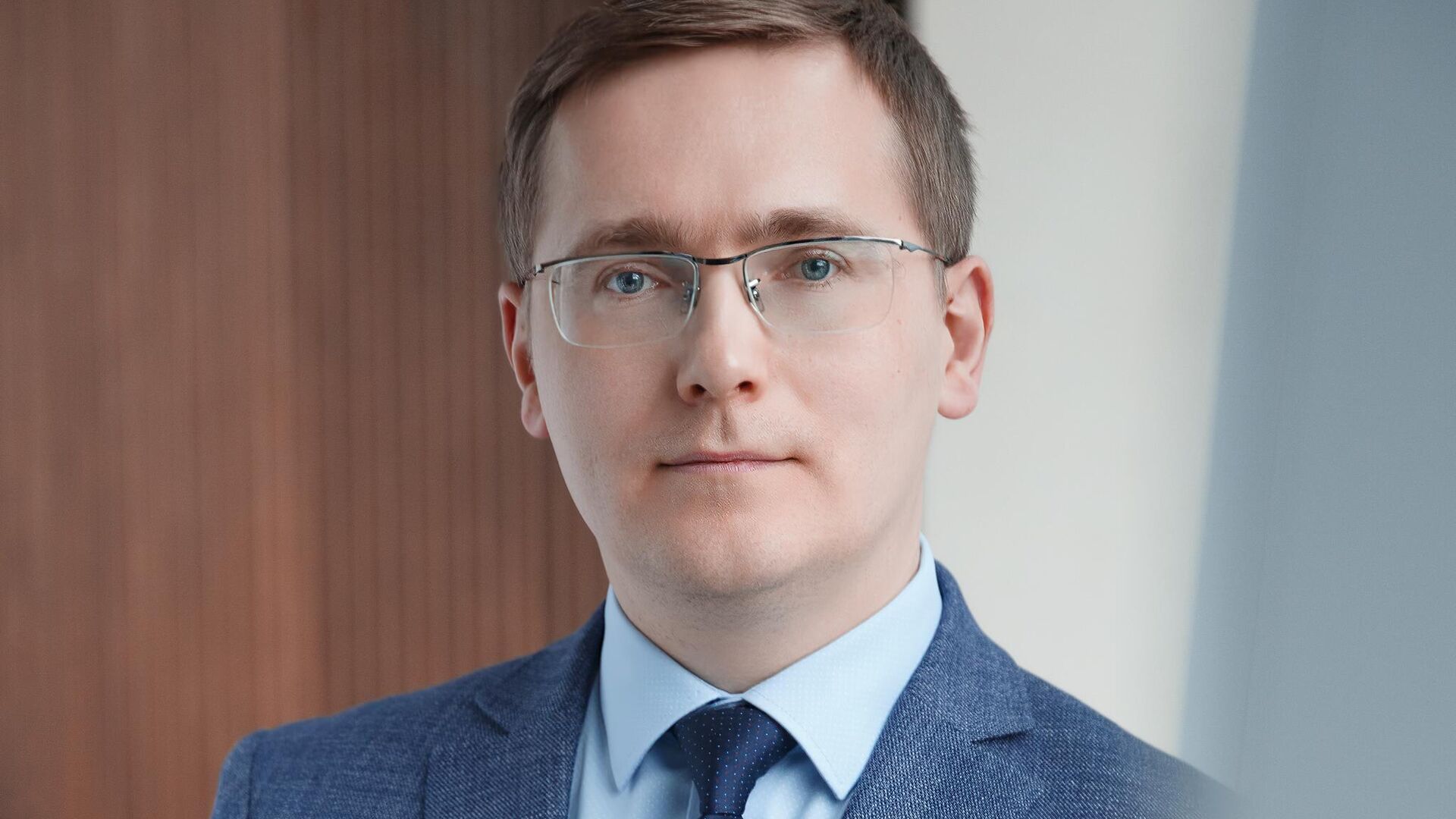 Заместитель начальника управления продаж инвестиционных продуктов Private Banking и Привилегии ВТБ Евгений Береснев - РИА Новости, 1920, 25.06.2025