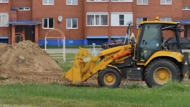 Кадр из видео строительства нового участка трубопровода в селе Сытомино Сургутского района Ханты-Мансийского автономного округа