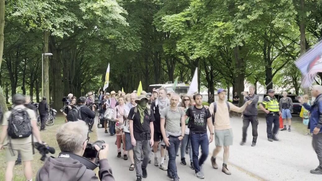 В Гааге прошла демонстрация против саммита НАТО