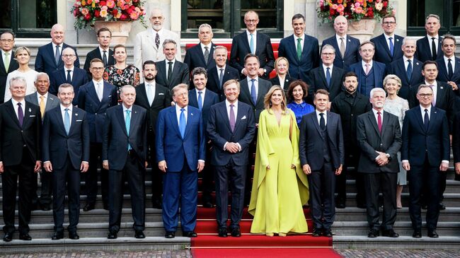 Церемония фотографирования на саммите НАТО в Гааге