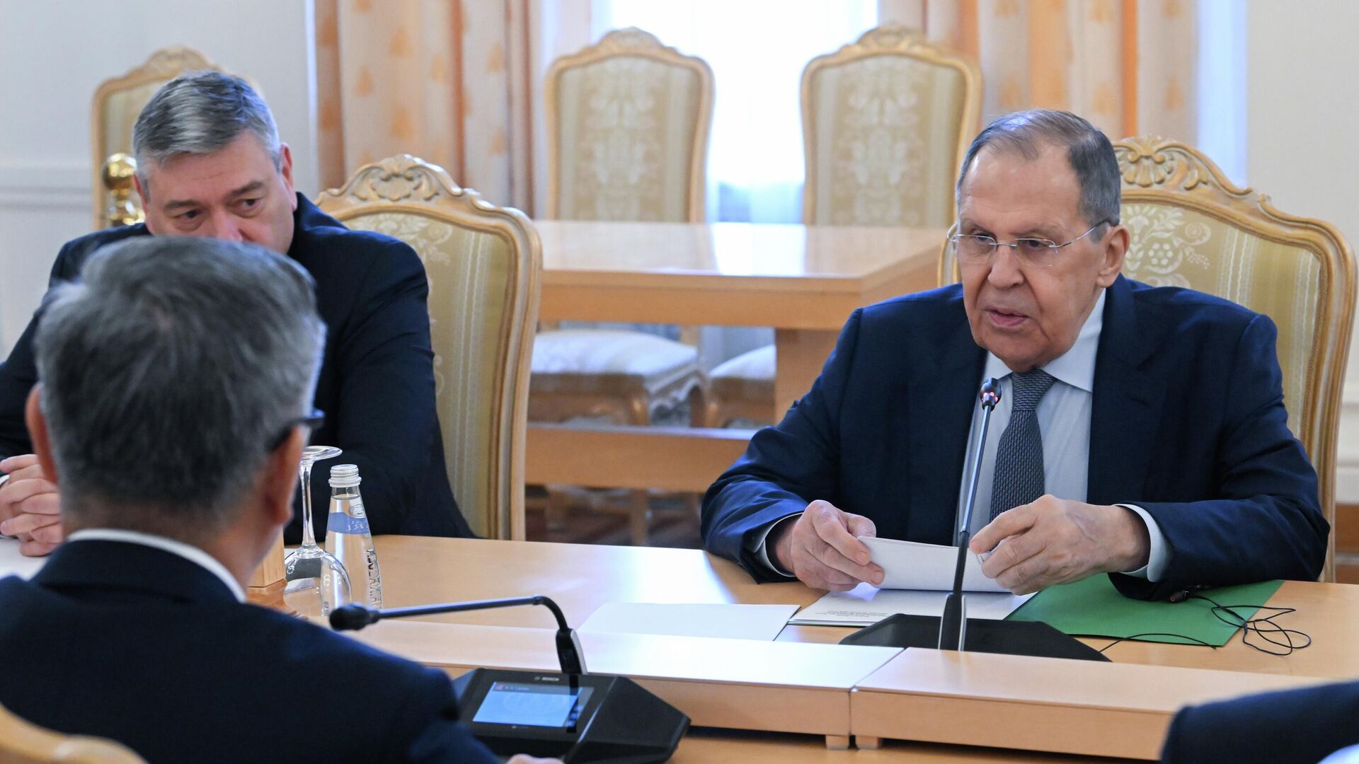 Министр иностранных дел РФ Сергей Лавров и министр иностранных дел Лаоса Тхонгсаван Фомвихан во время встречи в Москве - РИА Новости, 1920, 11.12.2025