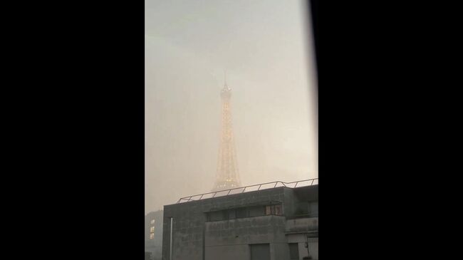 Удары молнии во время грозы во Франции