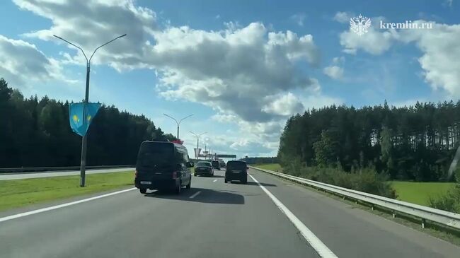Кортеж Путина направляется в выставочный центр на саммит ЕАЭС Кортеж Путина направляется в выставочный центр на саммит ЕАЭС