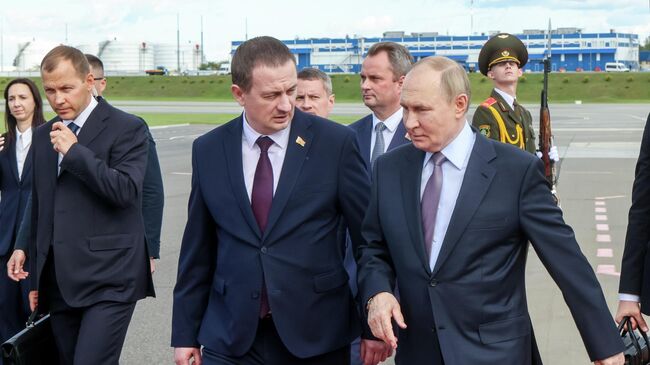 Президент РФ Владимир Путин прибыл в Минск для участия в IV Евразийском экономическом форуме