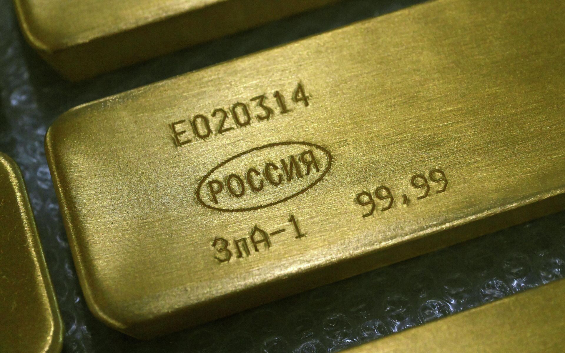 Готовые маркированные слитки золота высшей пробы - РИА Новости, 1920, 29.07.2025