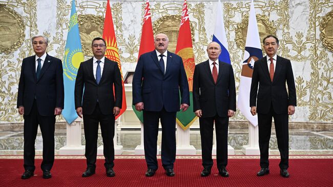 Церемония совместного фотографирования перед началом заседания Высшего Евразийский экономического совета в узком составе в Минске