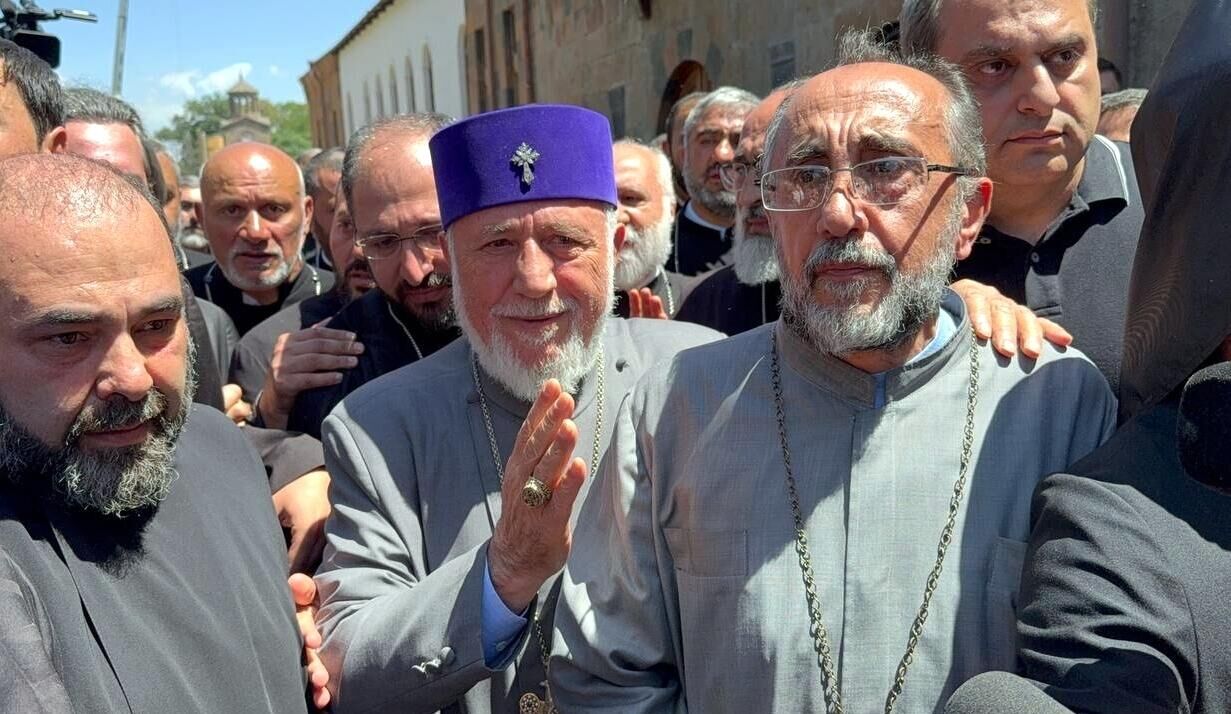 Гатоликос всех армян Гарегин II и архиепископ Микаэл Аджапанян - РИА Новости, 1920, 27.06.2025