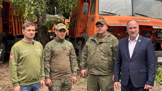 Народный фронт Орловской области передал бойцам СВО три автомобиля Камаз