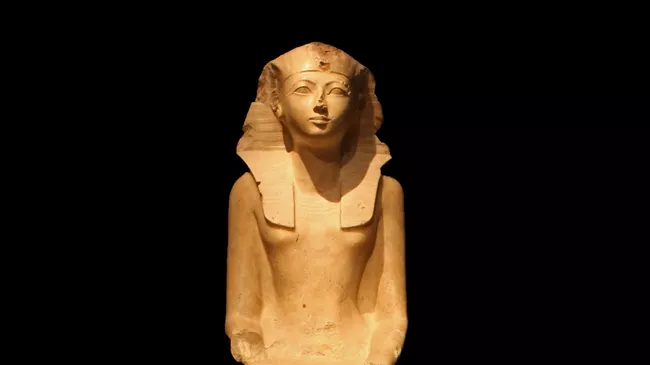 Сидящая статуя царицы Хатшепсут, около 1473-1458 гг. до н. э., Верхний Египет, Фивы
