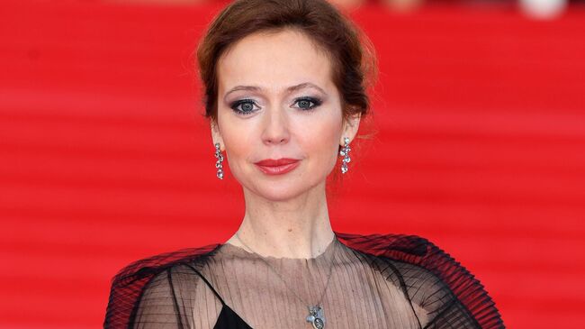 Актриса Елена Захарова на красной дорожке перед церемонией открытия 43-го Московского Международного кинофестиваля (ММКФ) в Москве