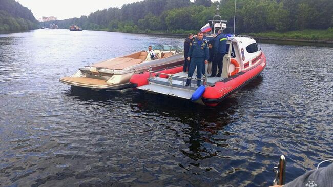 Поиски ребенка на канале им. Москвы в Химках