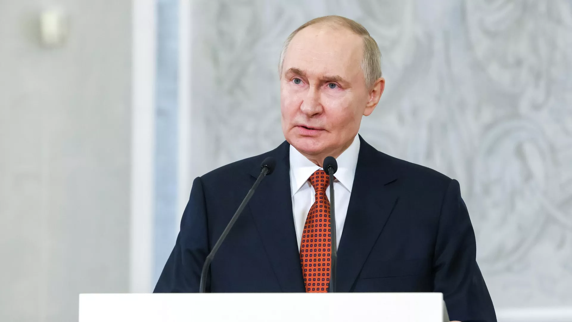 Президент РФ Владимир Путин во время пресс-подхода по итогам заседания Высшего Евразийский экономического совета в расширенном составе в Минске - РИА Новости, 1920, 27.06.2025