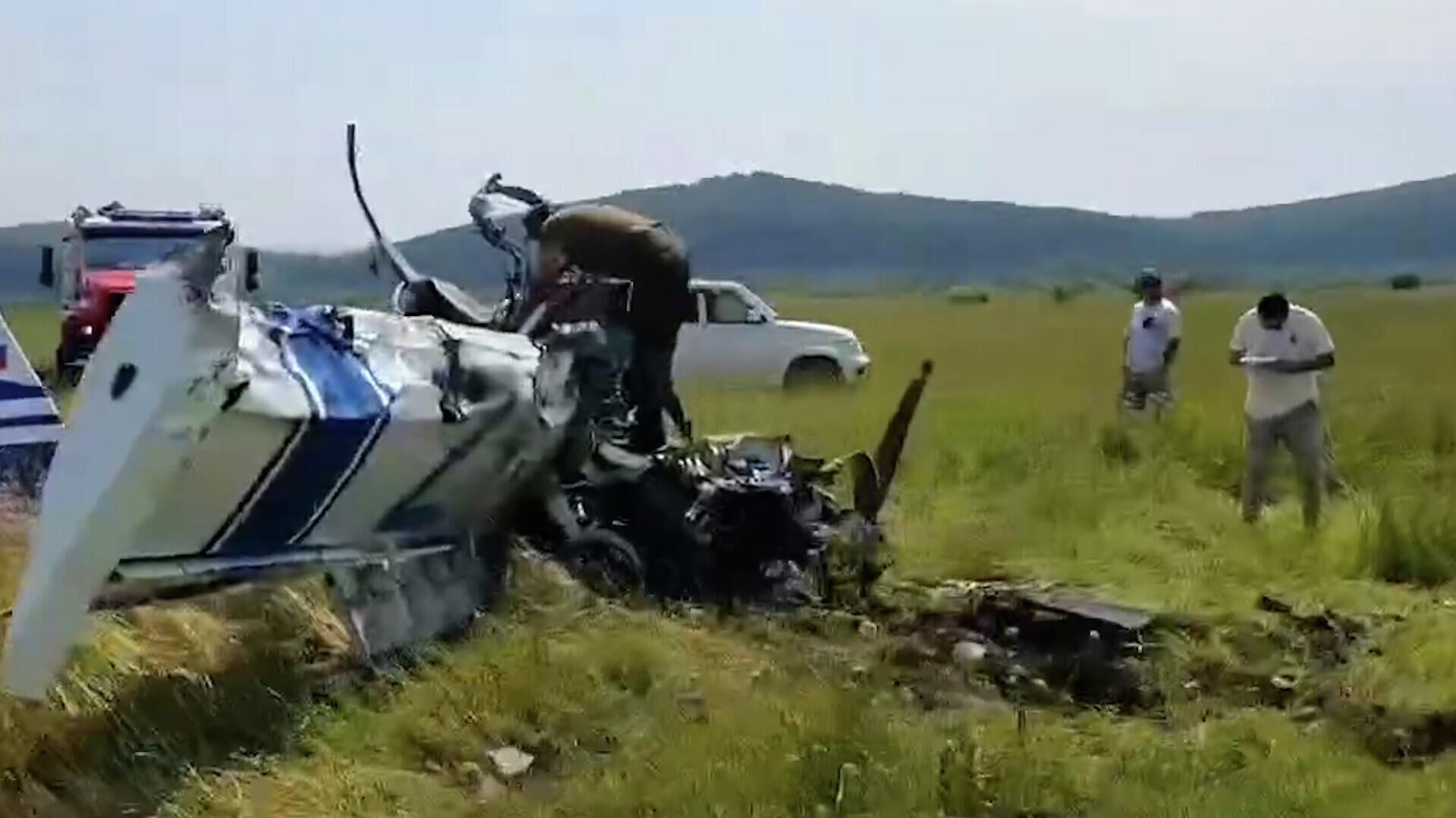 Видео с места крушения легкомоторного самолета ЗЛИН-142 в Приморье - РИА Новости, 1920, 28.06.2025