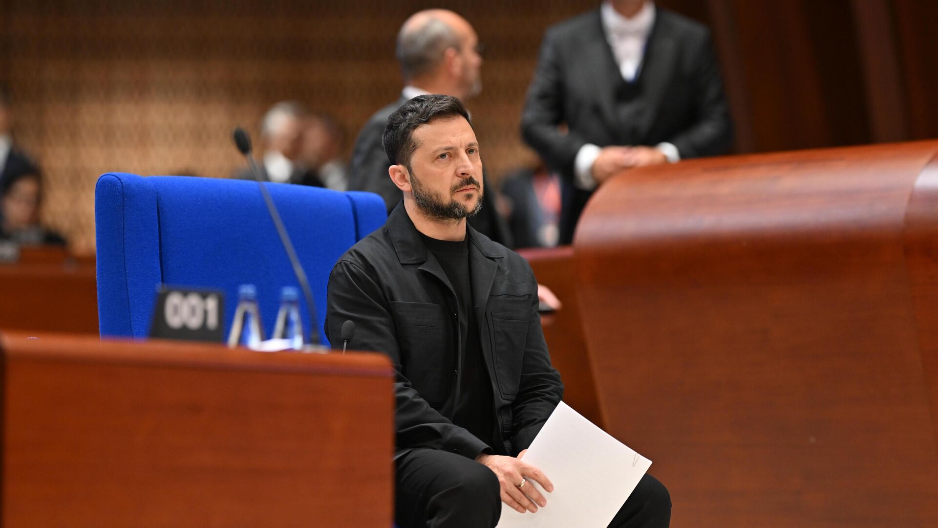 Владимир Зеленский перед выступлением в Совете Европы в Страсбурге Владимир Зеленский перед выступлением в Совете Европы в Страсбурге - РИА Новости, 1920, 28.06.2025