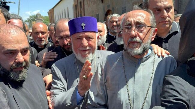 Архиепископ Микаэл Аджапанян