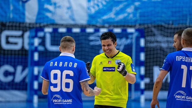 Игроки Ухты