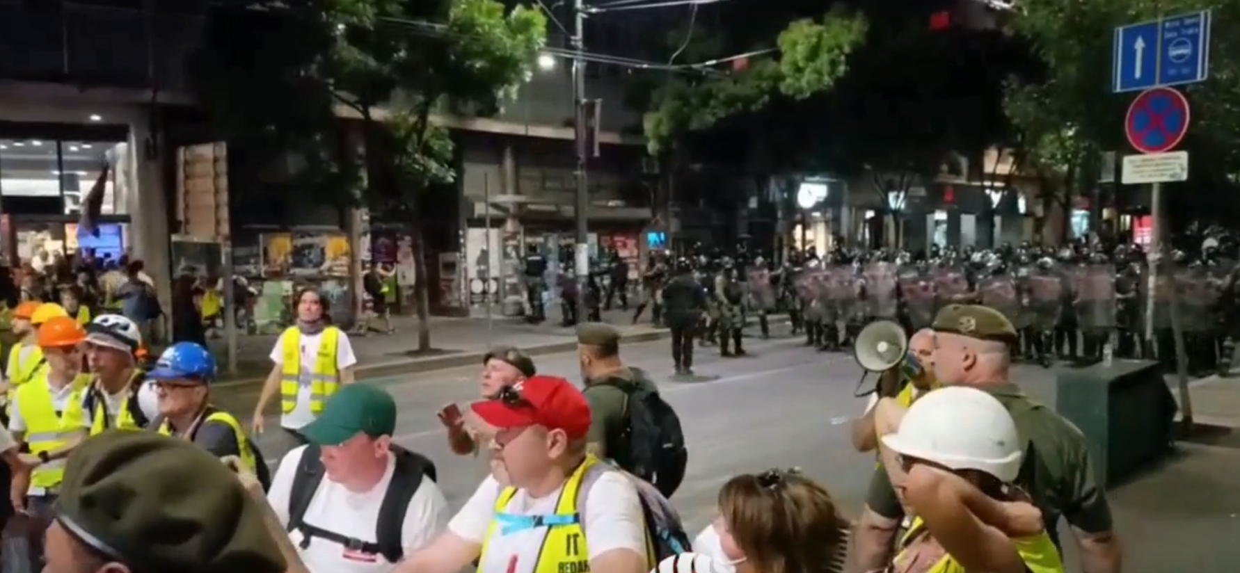 Протест студентов и сторонников оппозиции в Сербии Протест студентов и сторонников оппозиции в Сербии - РИА Новости, 1920, 30.06.2025