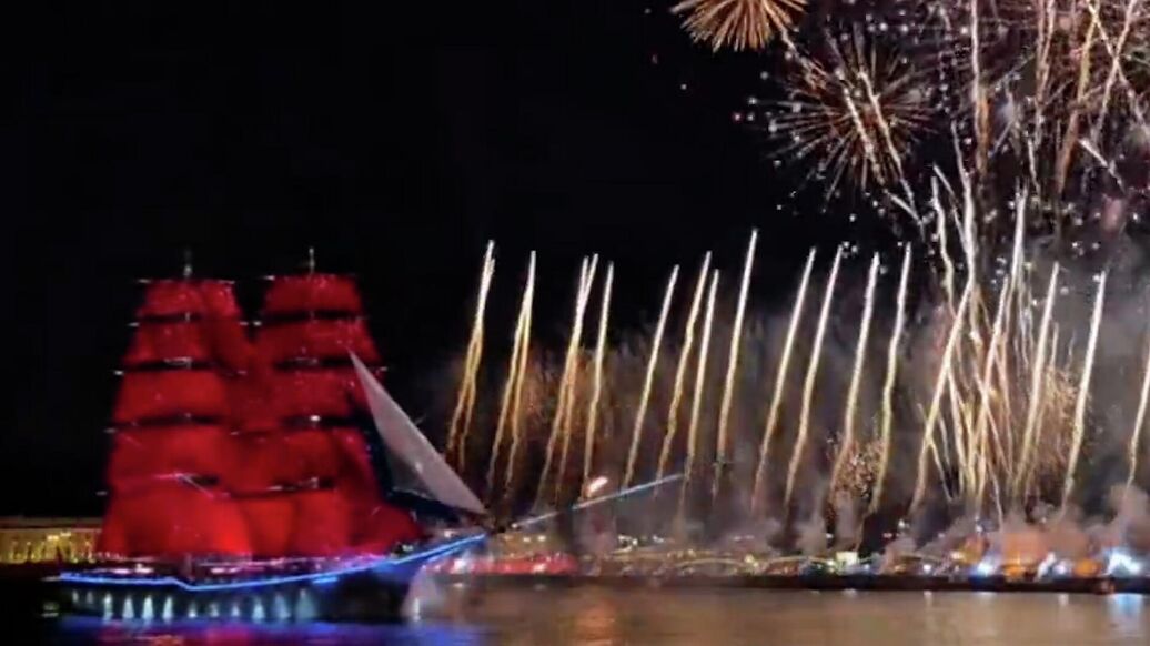 В Петербурге прошел праздник выпускников "Алые паруса"