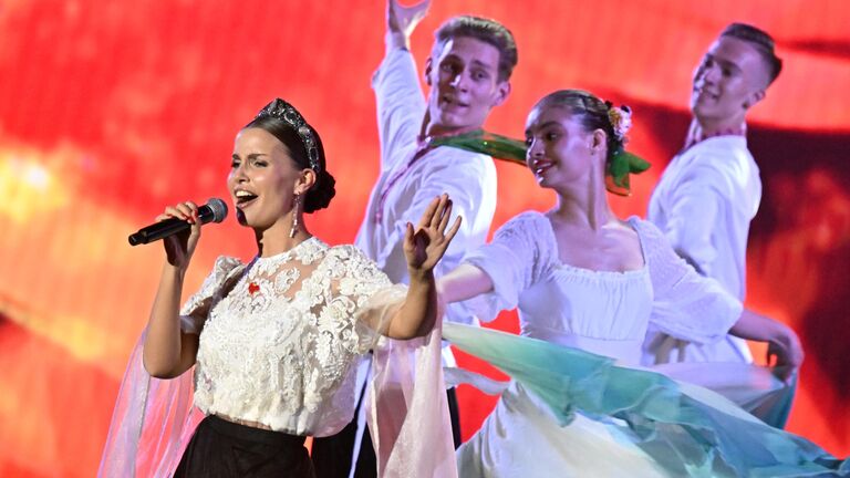 Выпускникам в Екатеринбурге заменят аттестаты с опечаткой