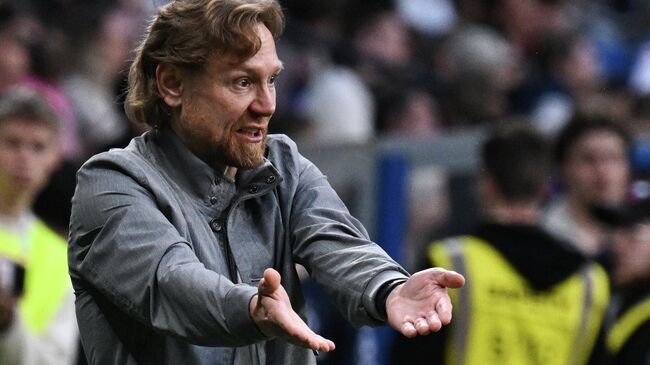 Главный тренер ФК Динамо Валерий Карпин