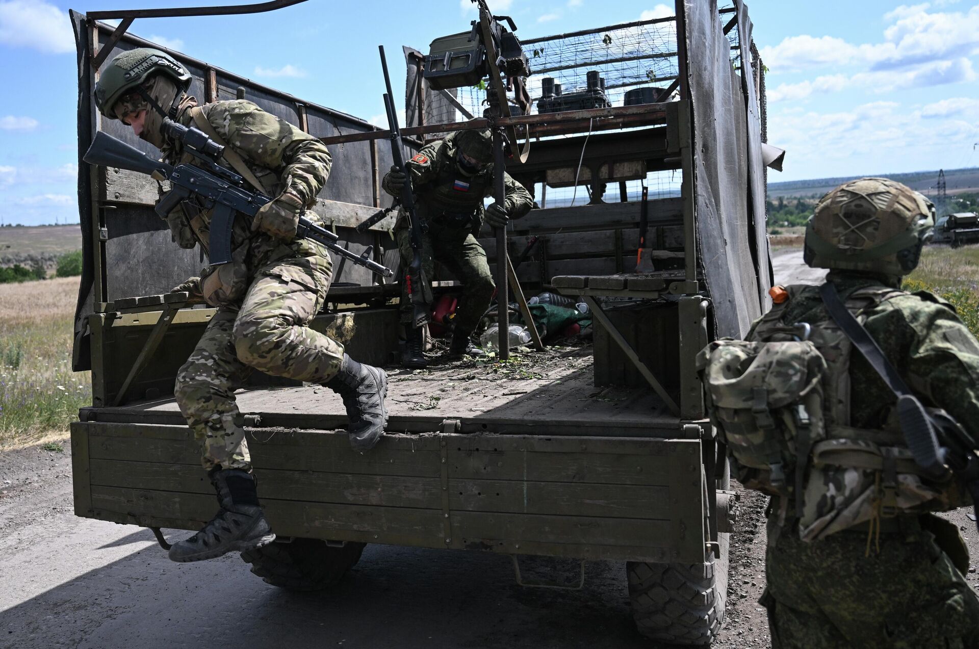 Российские военнослужащие во зоне СВО Российские военнослужащие во зоне СВО - РИА Новости, 1920, 18.07.2025