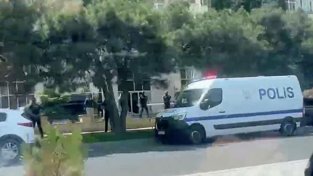 Сотрудников российского посольства не пускают к журналистам Sputnik в Баку