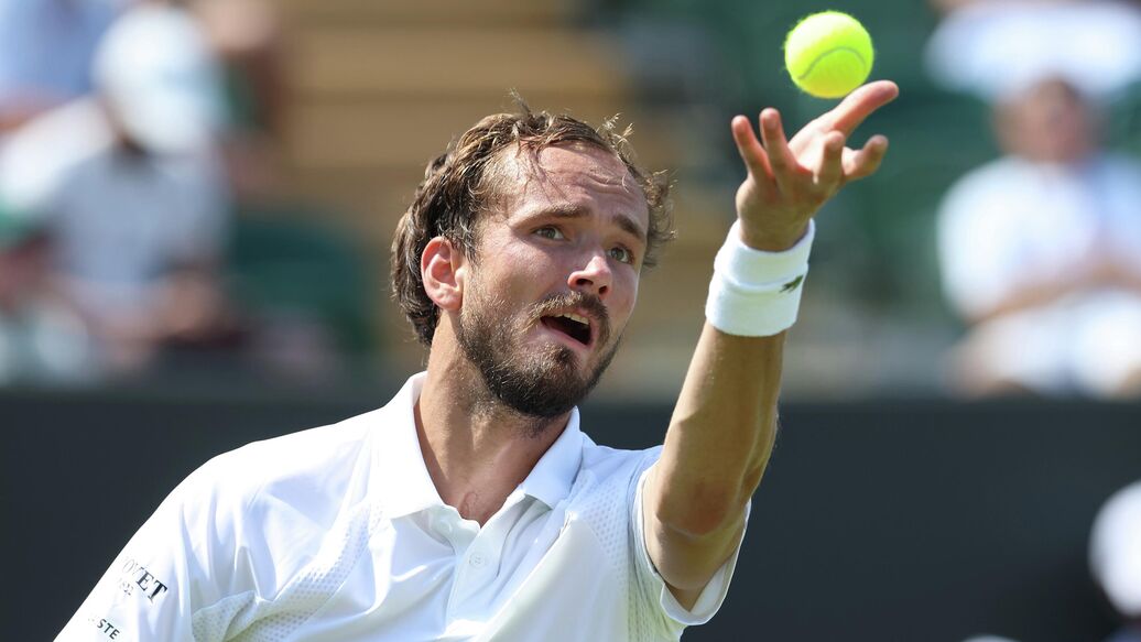 Медведев — катастрофа! Лучшего из России похоронили на "кладбище чемпионов"