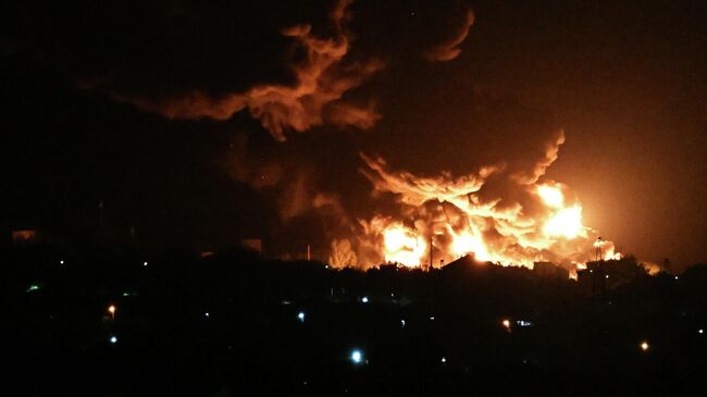 Пожар после падения БПЛА в Луганске