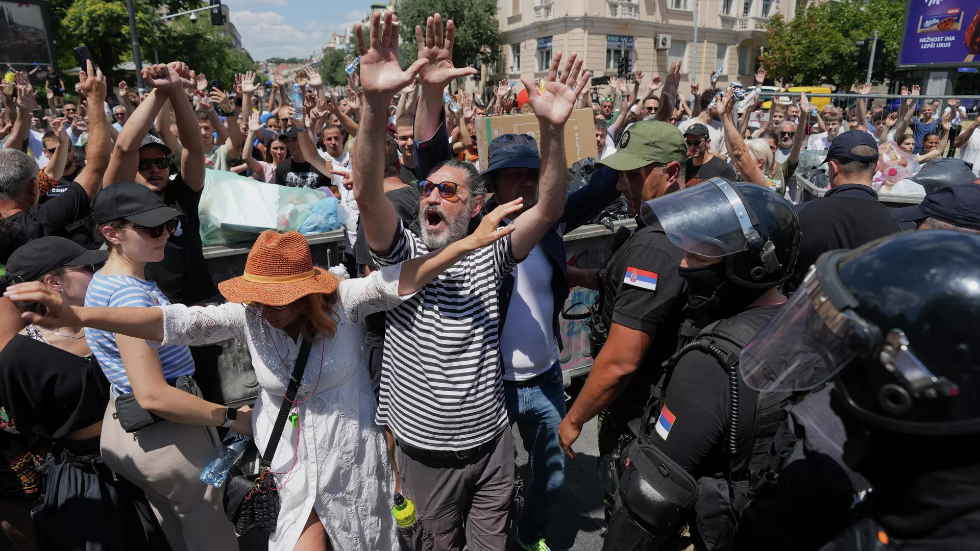 Полиция задержала 107 человек на несанкционированных акциях протеста в Сербии