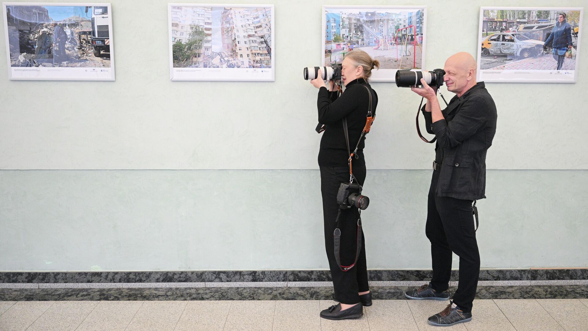 Открытие фотовыставки Хроники террора украинского неонацистского режима в Государственной думе РФ - РИА Новости, 1920, 01.07.2025