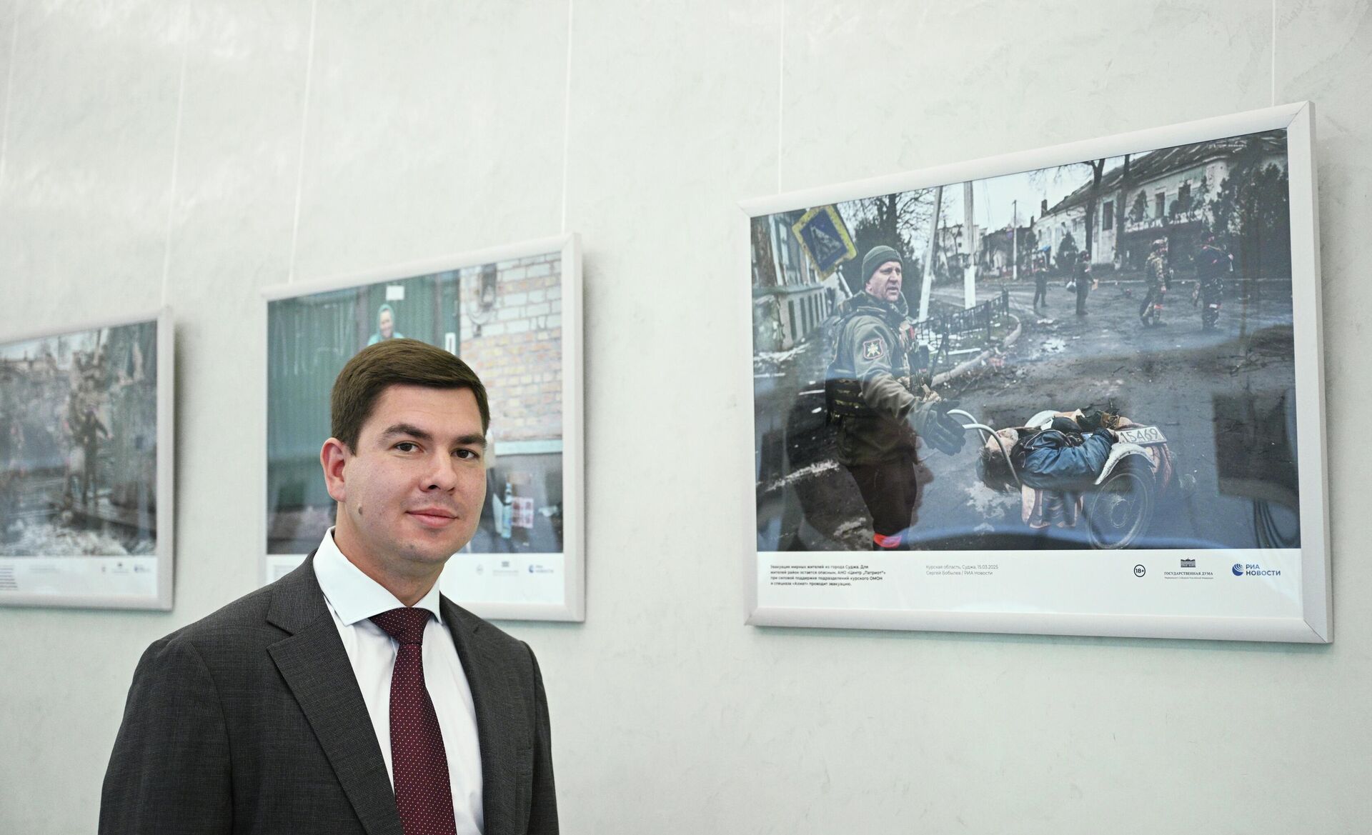 Специальный фотокорреспондент Международной медиагруппы Россия сегодня Сергей Бобылев на открытии фотовыставки Хроники террора украинского неонацистского режима в Государственной думе РФ - РИА Новости, 1920, 01.07.2025