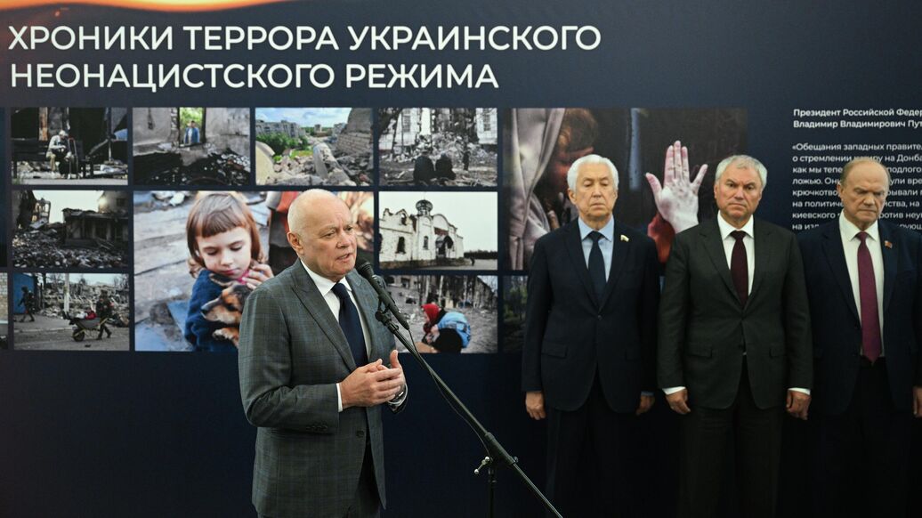 Киселев принял участие в открытии фотовыставки военкоров РИА Новости в ГД