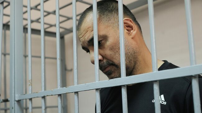 Шахин Лалаев, проходящий обвиняемым по уголовному делу об убийствах и покушениях прошлых лет на заседании суда в Екатеринбурге