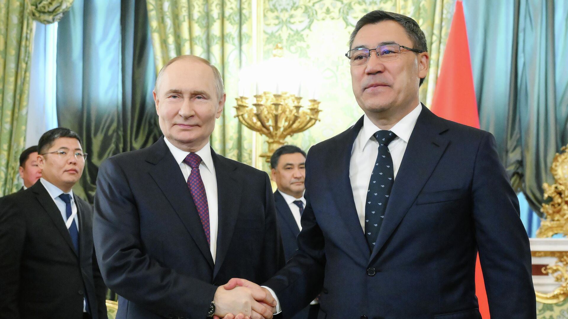 Президент РФ Владимир Путин и президент Киргизии Садыр Жапаров - РИА Новости, 1920, 24.11.2025