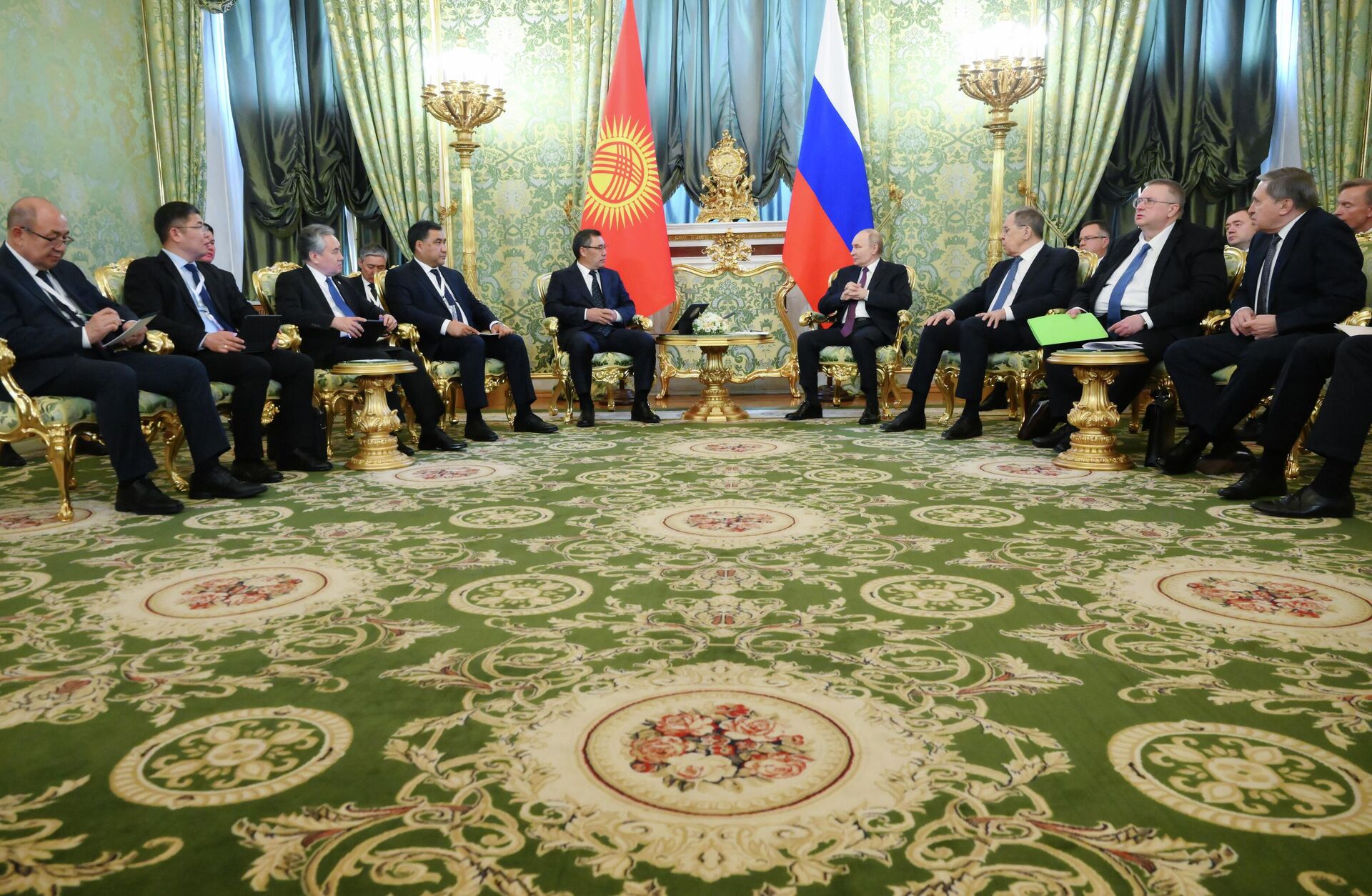 Президент РФ Владимир Путин и президент Киргизии Садыр Жапаров во время встречи в Кремле - РИА Новости, 1920, 02.07.2025