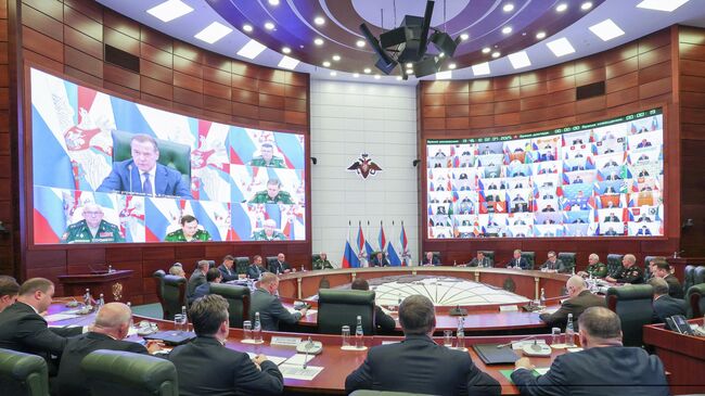 Заместитель председателя Совета безопасности РФ Дмитрий Медведев проводит заседание межведомственной комиссии Совета безопасности РФ по комплектованию ВС РФ военнослужащими, проходящими службу по контракту. 2 июля 2025