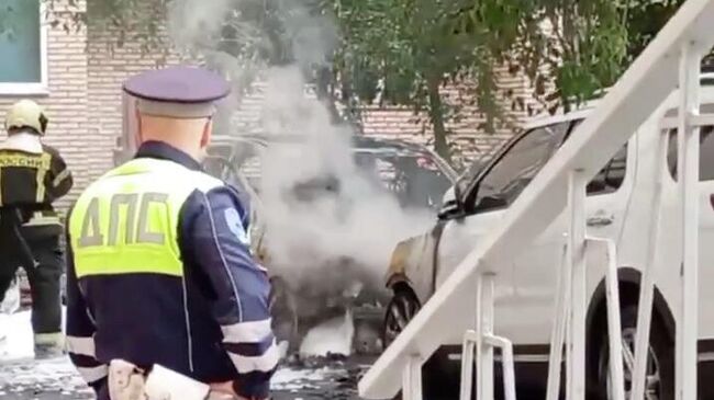 На месте возгорания иномарок в центре Москвы