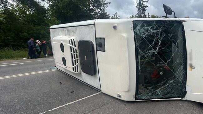 Место столкновения маршрутки и легкового автомобиля в Подмосковье