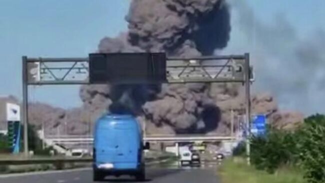 Дым на месте взрыва в Житомире