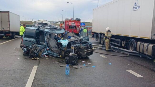 Место ДТП с грузовиком на трассе М-4 Дон в Ростовской области Место ДТП с грузовиком на трассе М-4 Дон в Ростовской области