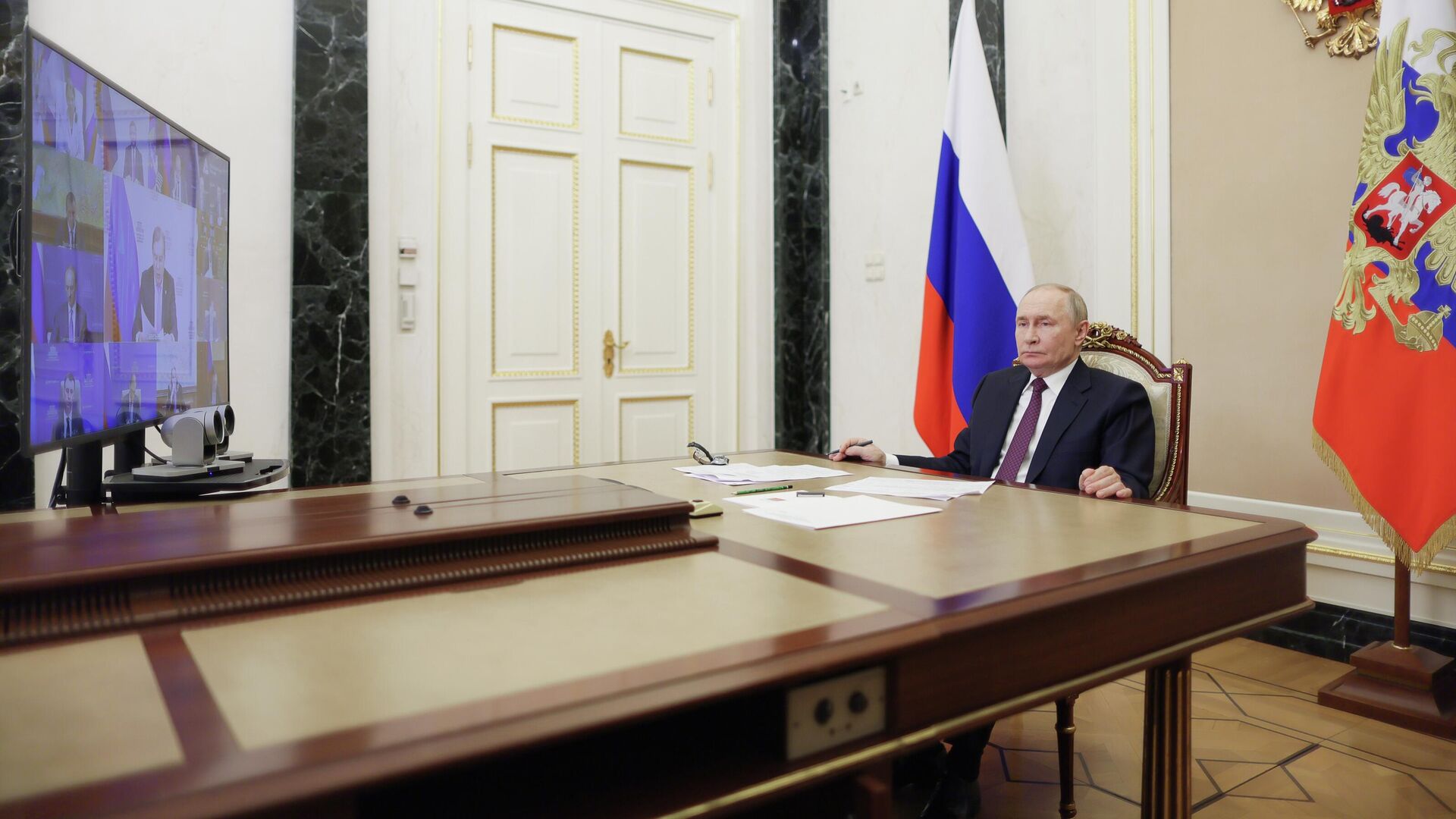 Президент РФ Владимир Путин проводит совещание с членами правительства РФ. 2 июля 2025 Президент РФ Владимир Путин проводит совещание с членами правительства РФ. 2 июля 2025 - РИА Новости, 1920, 02.07.2025