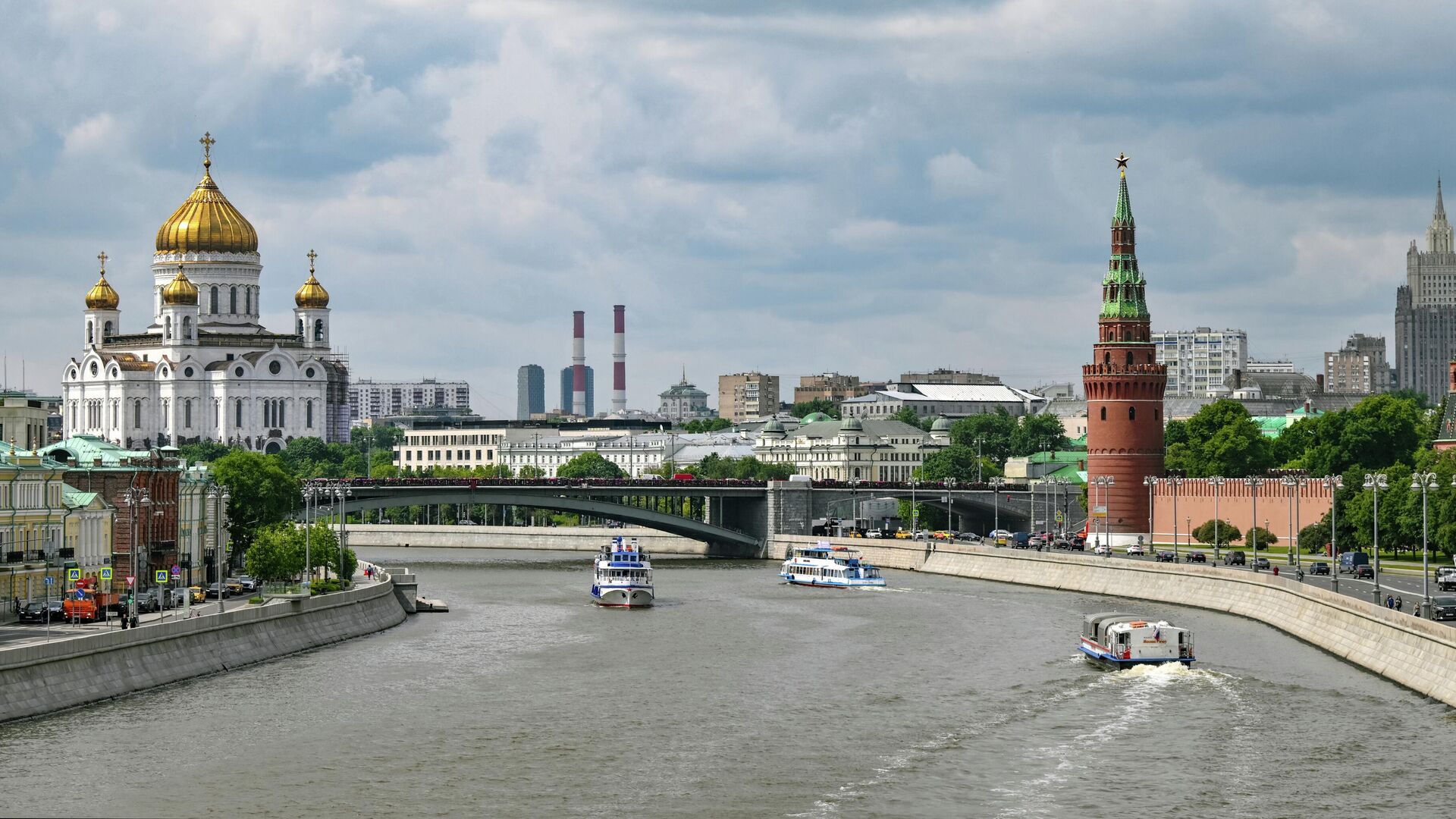 Вид на Кремль, Москву-реку и храм Христа Спасителя - РИА Новости, 1920, 01.08.2025