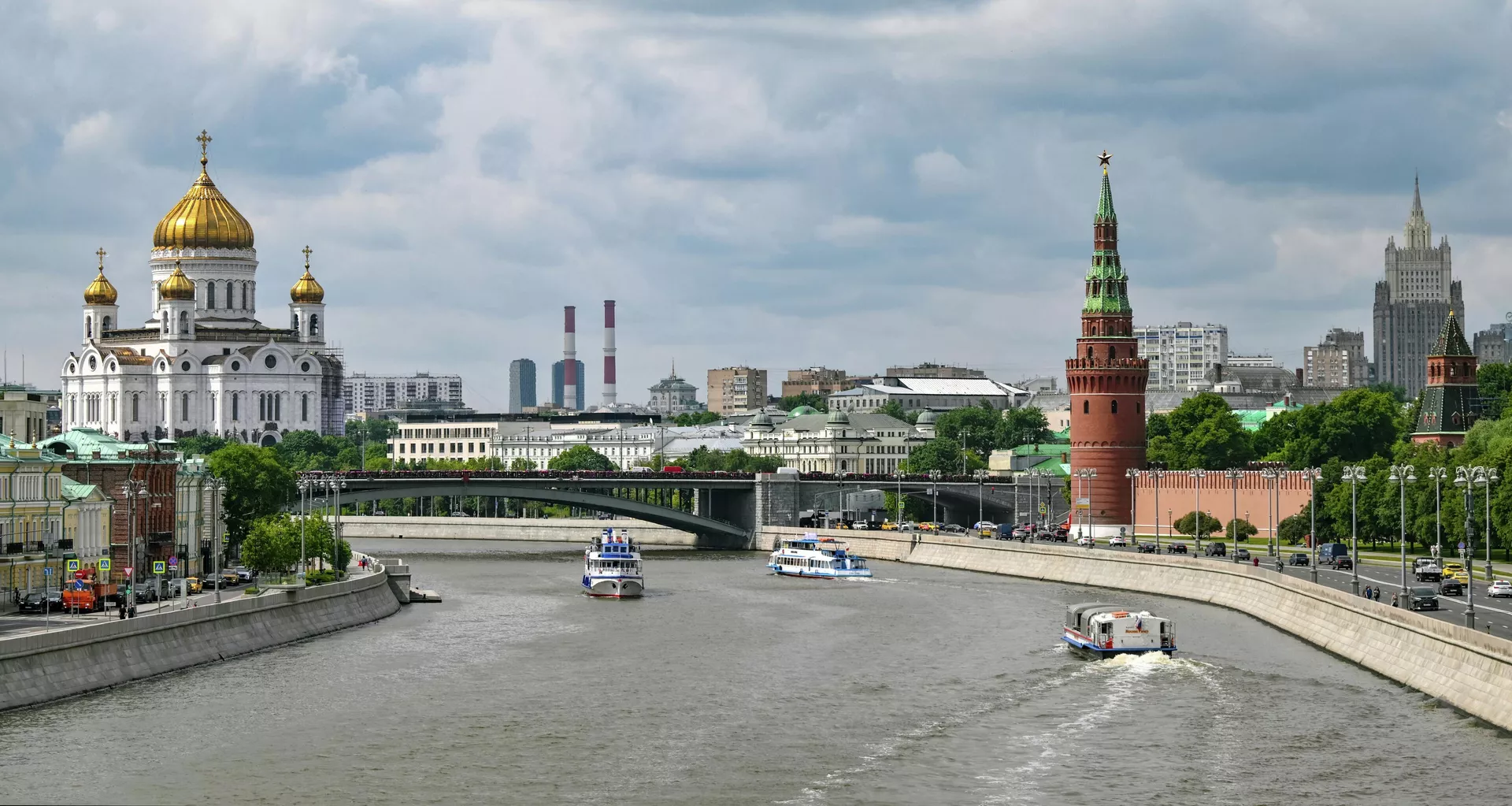 Вид на Кремль, Москва-реку и храм Христа Спасителя