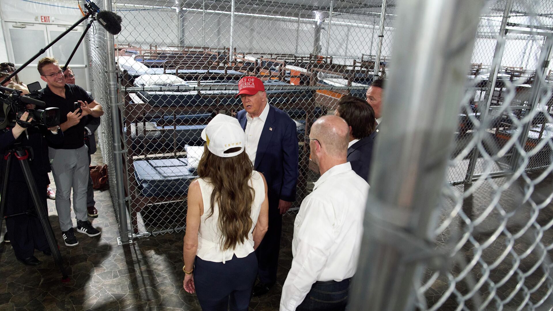 СМИ: украинцы побежали из США из-за Трампа