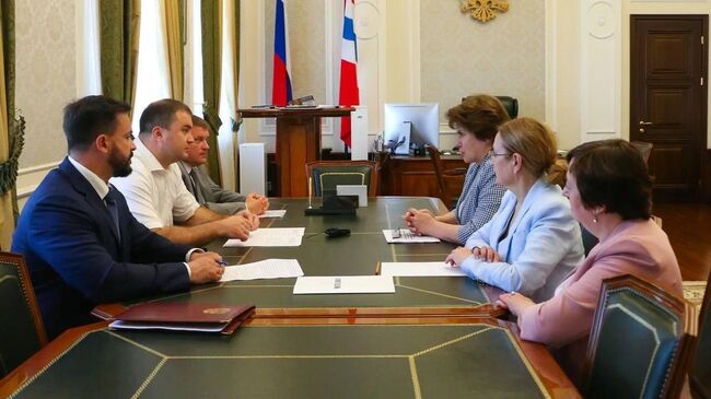 Встреча губернатора Омской области Виталия Хоценко и главы Росздравнадзора Аллы Самойловой