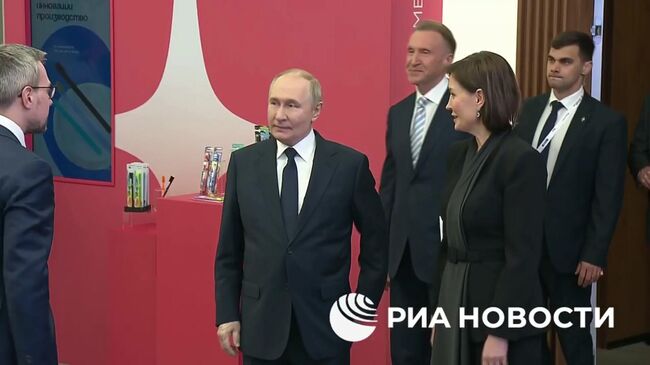 Путин на выставке участников конкурса растущих российских брендов Знай наших