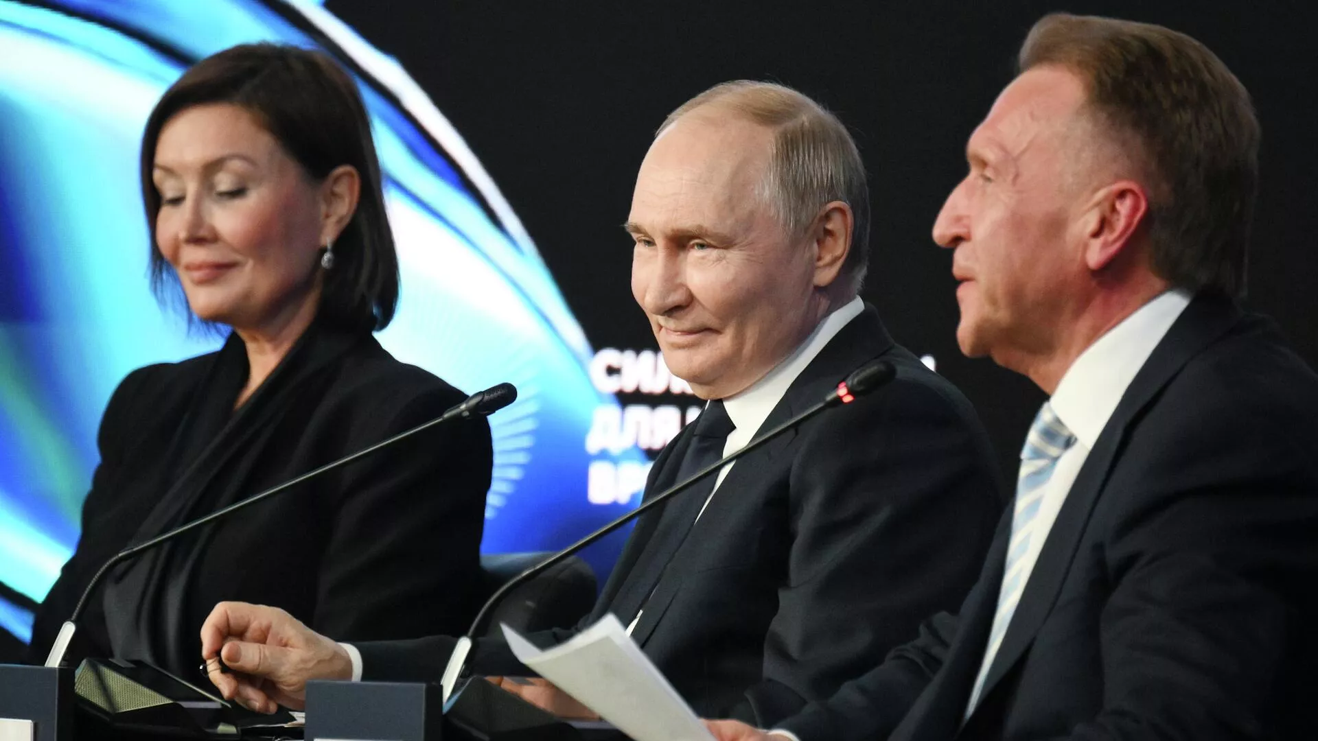 Путин предложил участникам форума АСИ передать что-нибудь президенту США - РИА Новости, 1920, 03.07.2025