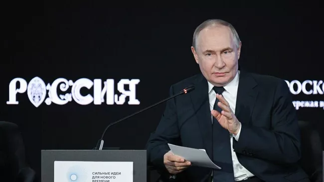 LIVE: Путин на пленарном заседании форума Сильные идеи для нового времени