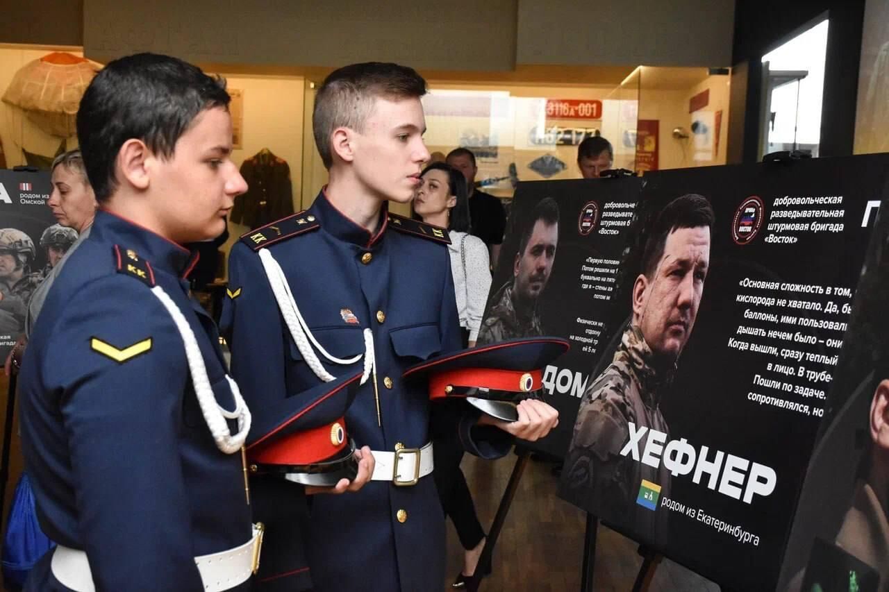 Пасечник: в Луганске открылась выставка, посвященная операции "Поток"